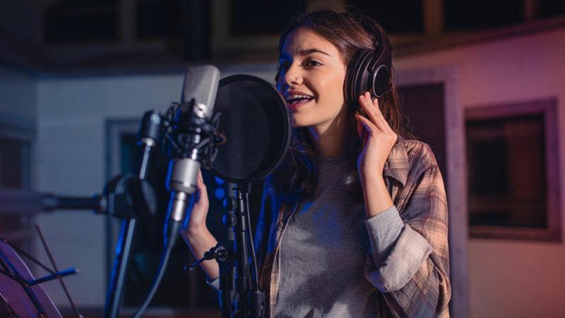 Master Your Vocals: Guided Instruction for Expressive Singing